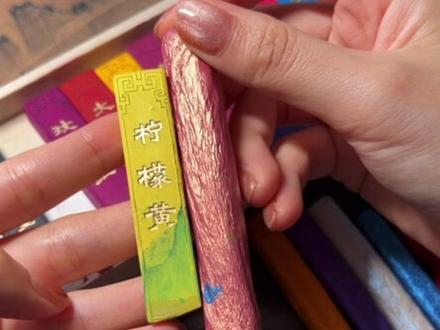 豆包你选两根墨条组合成第三种颜色 你头上有头皮屑
豆包 :别搁这人身攻击转移注意力
跟你头上的雪花有得一拼 暗戳戳骂回来
#豆包#书法#毛笔#磨墨#毒舌豆包