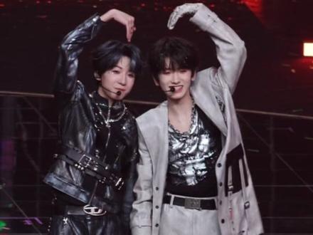 奇文私下的互动更让人心动啊#奇文 #左奇函杨博文 #时代峰峻 #cp #tf四代