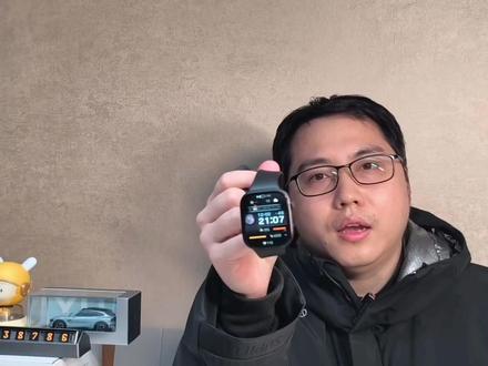 横评对比REDMI Watch5和Watch6。升澎湃OS3 横评对比REDMI Watch5和Watch6。已升级澎湃OS3
红米手表5终于支持澎湃OS3了,那么就可以和出厂就是OS3的红米手表6来对比一下了
更新的东西还是蛮多的,比如整个UI统一为OS3风格;车表互联,可以在手表上控车;支持做小米YU7的NFC车钥匙;运动算法更新等
不过有些小东西并没有更新(比如滚动条,小部件等),支付宝还是不支持碰一碰(不知道后续会不会更新,我看小米手表S4是第二版更新的这个功能),没有更新联动执行,去掉了手机勿扰同步功能(之前有视频详细讲过)
小伙伴们会选5还是6呢
#小米澎湃OS3体验 #小米 #智能手表 #智能家居 #REDMI