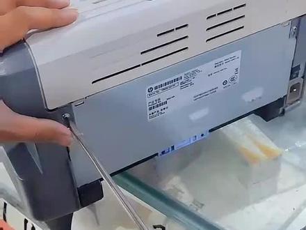 惠普打印机连续进纸,进一张半纸就卡住了,原来是这的原因,有其他不懂的可以私聊我#专业维修 #干活我是认真的 #打印机推荐 #技术分享