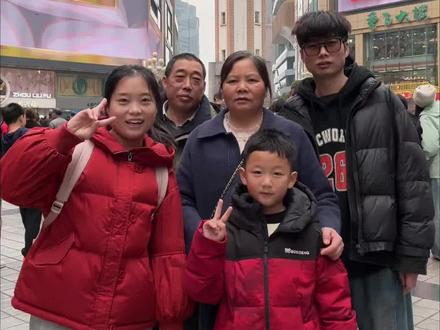 大年初一游玩重庆的一天,脚都走痛了,山城名不虚传#回家是最好的礼物 #大年初一 #新年快乐 #一家人在一起就是幸福