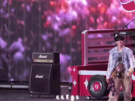 家人们,自家孩子全开麦唱成这样能行嘛?ryzz有希望赢嘛#top登陆少年 #tf家族新年音乐会 #荣耀之战 #全开麦