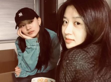 过年最合适和闺蜜拍这个人 #拍照姿势 #闺蜜拍照 #闺蜜合照