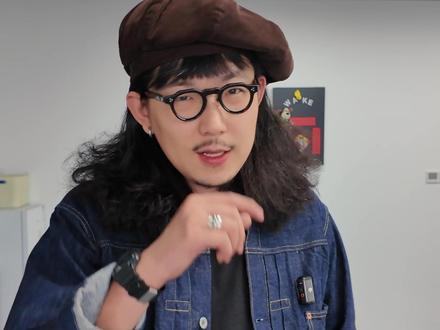 留子生活Vlog爆火背后的爆款创作逻辑 从精致内容转向情绪价值,当用户不只是“看”,而是愿意“跟着玩”,传播就会自然发生。
而能把情绪讲出来的人,就更容易被看到。
#精选爆款 #公瑾爆蛋 #留子 #运营干货 #内容运营