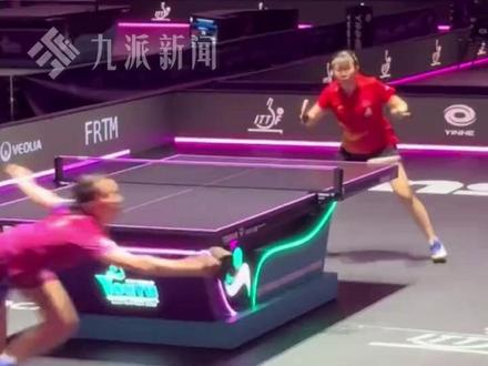 北京时间11月26日,#国乒U19女团3比2战胜日本夺冠 ,姑娘们抱在一起哭了,大喊“太棒了”。(来源:九派新闻)