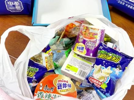 当办公室有两个00后魔丸,吃啥都得偷摸的,公平公正公开#办公室 #00后 #00后整顿职场 #日常vlog #分零食