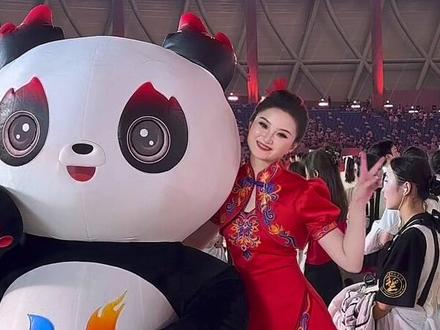 ✨最盛大的开幕也意味着我们的落幕
我们在大运会里付出的炙热青春
也随着最后最盛大的烟花绽放而谢幕
感恩这份经历和这一路上遇到的所有人
#大运会 #大运会开幕式 #我的大运故事 #引导员 @成都第31届世界大学生夏季运动会