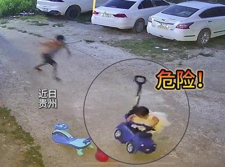 【热点新闻】孩子总能激活爸爸的“超人”属性,女儿摔倒瞬间爸爸跑出残影,飞扑过去护住孩子的头(来源@记录生活 诺宁爸爸 制作:Y)