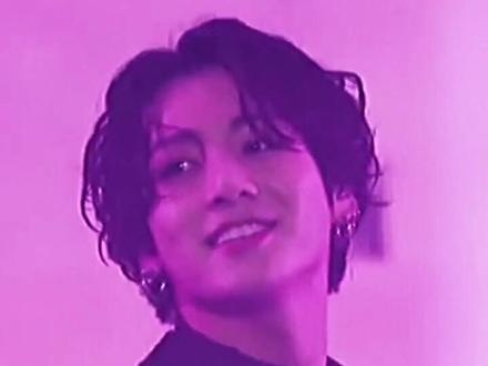 也有很多人是因为果的长发入坑的!!#田柾国 田柾国的纹身长发我真的是怎么看怎么喜欢!