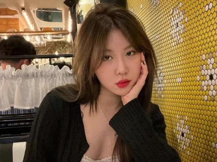 白艺潾性感可爱,一如既往的美貌俘获人心 #甜美女孩 #心动女孩 #性感 #白艺潾