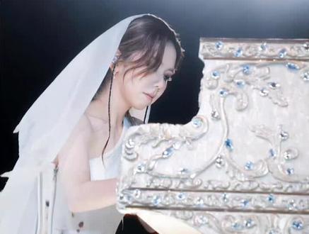 @GEM鄧紫棋 拒绝泡沫DJ也拒绝泡沫ai一首好好的失恋的歌,变成了dj和ai。。你知道这首歌对邓紫棋有多少伤害吗?尊重原创