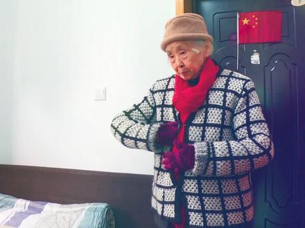 《86岁老人半夜敲敲打打,只因想去大儿子家养老?》 #情感