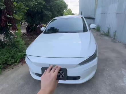 吉利几何A PRO 拆车件 关联配件: 前大灯 左右前门 左右后门 尾盖 后杠 前杠 中网 左右后叶子板 底盘件 内饰板 左右后尾灯 左前座椅 右前座椅 后排座椅 仪表台 钣金件,机盖,叶子板,后备箱盖,保险杠,内饰件,扶手箱,门板,方向盘。方向管住,油箱,后视镜。座椅,换挡机构。仪表,abs泵,电脑板,空调开关,cd机,功放,喇叭,音响, 车门,车壳,前嘴,前幅,后幅。天窗,前后防撞梁,元宝梁 电器件,节气门,启动马达,发电机,空调压缩机,保险盒,轮毂,半轴,差速器,传动轴,支臂,排气管,中网,工作台,大灯尾灯,水箱冷凝器,空调蒸发#汽车零配件 《五大总成不售一律不卖》 #汽车配件 #拆车件