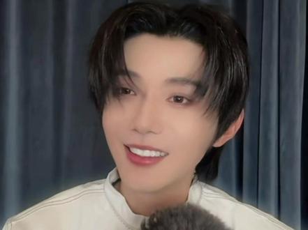 今天含☁️量满满的,看似一个人直播其实两个人
#云旗 #郝熠然 #云熠 #我磕的cp是真的 #直播高光