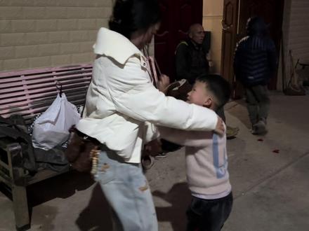 还是回到中国好呀,一回来就有大鱼大肉吃不像在老挝农村 想吃肉都难……祝大家新年快乐 万事如意 想事成 财源广进@杨易不易 (中号) @杨易小号🇱🇦 #老挝杨易 #老挝媳妇杨易 #老挝媳妇 #老挝 #过年