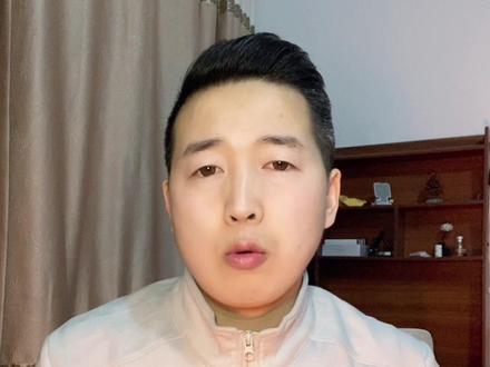 微博之夜这一脚直接上了热搜,女星走红毯就非得穿这种裙子