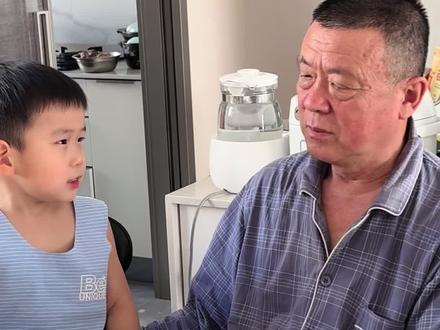 爷爷今天好像有心事…#跟姥爷和爷爷的日常@胖嘟嘟日记吖