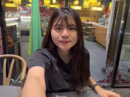 🇲🇾一碟一味用AI写新年歌?创作+拍摄Vlog
大家请期待我们的新年歌💕 我们非常用心制作与拍摄的 ~
也提前祝大家新年快乐~ 新年想吃火锅来找我们呀 天天营业哦✨
#一碟一味 #旅游足迹 #马来西亚新年歌 #甜妹 #槟城