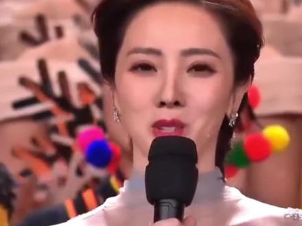 年少有为或者大器晚成,一朵花只要能盛开,又何须在意在哪个季节盛开呢?#李思思#刘心悦#春晚#女主持人#女性