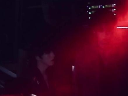 太阳与地球 候场 端上太阳与地球上场前的桂瑞候场!邀请大家一起来窥见一下两个人的紧张和在意。
(我一边剪也一边跟着他俩紧张…)#tf四代 #桂瑞