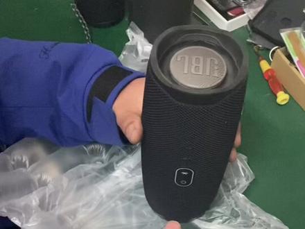 JBL CHARGE4 开机10秒钟就关机是什么问题,电池还是主板#蓝牙音响维修 #蓝牙维修