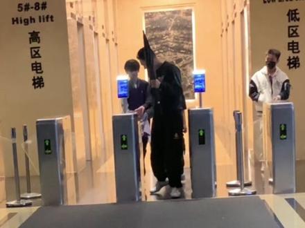 只记得那时的你们最好了🥹
#左奇函#陈浚铭#路透#下班