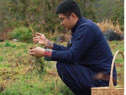 野菜火锅 过年吃腻了各种山珍海味,挖点野菜尝尝鲜#野菜火锅 #挖野菜 #新农人计划2026 #青年创作者成长计划