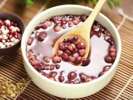 接种了水痘疫苗也有一定几率会再得水痘,不过几率小,较轻微。