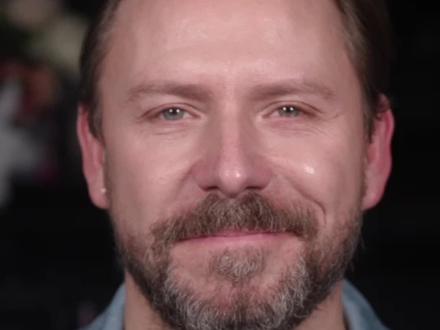 Hi朋友们!升级版三明治定妆法来啦,希望大家喜欢~
#底妆教程 #给Goss大叔交作业 #Goss入驻抖音