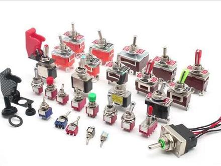 #工厂实拍视频 #接线 #钮子开关#源头工厂 #电子产品
钮子开关如何接线?小白也可以简易上手,快快点击查看接线视频吧~