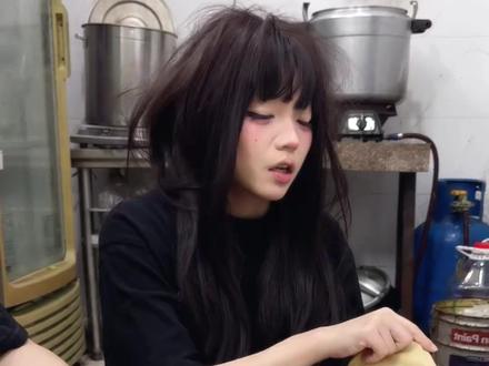 女子骑电驴忘关摄像头,一通乱唱却实现了音乐梦想 #犬傲天 #麻园诗人 #泸沽湖 #音乐 #音乐故事