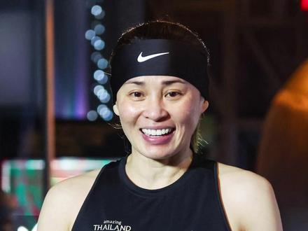 泰国苏提达王后跑完21公里马拉松,依旧神采奕奕 #苏提达王后