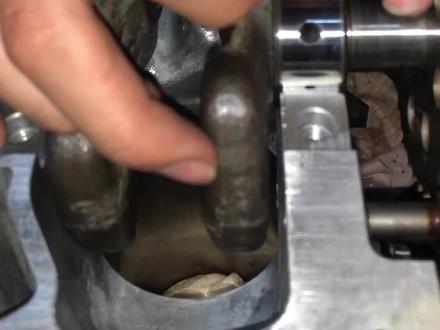 了解下,发动机维修轴瓦间隙测量。#专业的事交给专业的人 #发动机 #