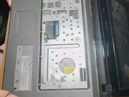 宏基星锐4750G笔记本拆机和清理全过程。
