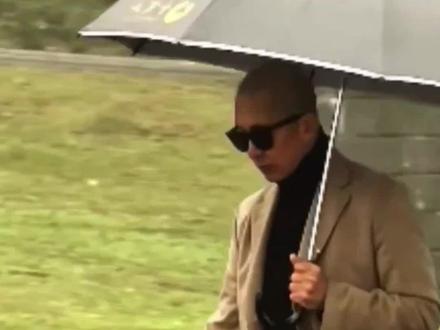 具俊晔在大S墓前录制综艺#娱乐评论大赏 #娱乐八卦 #娱乐圈