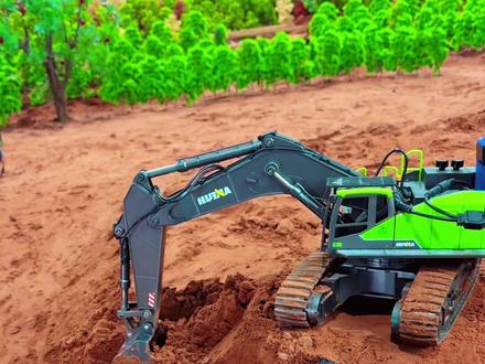 川路车 模型,仿真翻斗车,遥控挖掘机挖土视频。玩具视频。#遥控车 #玩具视频 #rc遥控车 #遥控挖掘机 #翻斗自卸车