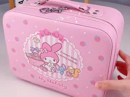 跟美乐蒂一起来开个美妆派对,各种和妈妈一样的化妆品,仿真无色,不怕乱涂乱画,孩子在家就可以沉浸式当公主!#女孩玩具 #儿童玩具 #化妆