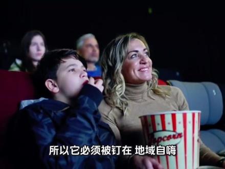 10亿票房遭围攻?没看就骂的人,心虚了 这不是影评,是“作业”。
话术整齐划一,账号地域错位。真正的批评聊镜头,假的批评只会扣帽子。这波操作不是为了评价电影,而是为了封杀样本。
根源:触动了“预制菜”产业链的命根子。
这部片子证明了:没有流量明星,没有大数据算法,真诚也能卖10亿。 这让那些靠“流水线+流量杠杆”吃饭的人慌了,必须把它钉在“地域自嗨”的墙上,防止更多人觉醒。
本质:一场关于“根”的博弈。
侨批是华人离散史的铁证。贬低阿嬷,就是贬低那段“从泥地里爬出来”的历史。有些人不是看不懂,是不敢接这个情绪,因为他们早已切断了自己的来处。
阿嬷不在豆瓣上。
她在小公园的亭子里,在老厝的灶台前。那句“阿嬷,信收到了”,值一万条一星差评。
#阿嫲的情书 #豆瓣高分电影 #侨批 #灵感 #灵感创作