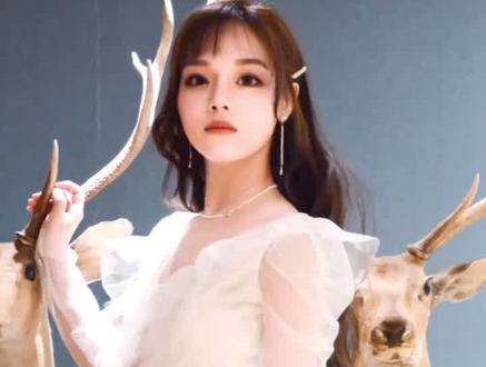 #黄霄云#与十年后的自己对话 ~在#vlog 里搞起#吃播#说好的减肥呢#娱乐镜技场@抖音小助手