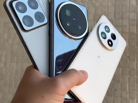 安卓机皇百倍长焦望远对比!一加13,小米15Pro,vivoX200Pro百倍潜望长焦对比。后面两者继承了上代Ultra级长焦的新一代Pro,前者打出了样样超Pro!当我用一加的3倍1/2英寸的五千万像素长焦IMX882,打小米的5倍1/2.51英寸的五千万像素长焦IMX858甚至vivo的3.7倍1/1.4英寸的两亿长焦时,我也没想到价格最便宜的13香的长焦效果部分场景能和15Pro掰掰手腕甚至胜出?!vivo的两亿长焦的清晰度肯定最好,不过各家的侧重点也不同,小米和一加给了更好的2K屏幕,顶级的双扬,而且一加还有安卓阵营最大的马达。AI计算摄影已经成为各家未来发力的赛道,越来越期待明年各家的Ultra会给市场带来什么样的视觉震撼!哈苏大师,徕卡经典,蔡司质感,各位更喜欢哪家呢?欢迎在评论区留言讨论~#玩转数码 #数码科技 #手机数码 #手机测评 #科技改变生活 @抖音媒体内容优推官 @DOU+小助手 @抖音小助手 @抖音热点