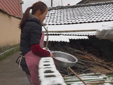 下雪了,做一个雪水盐蛋和浆水菜#抖音乡村生活家 #新农人计划2022