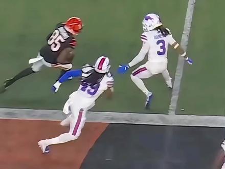 他在全美直播中心脏骤停,却用生命诠释体育最伟大的模样 #比赛现场 #体育精神 #体育 #竞技