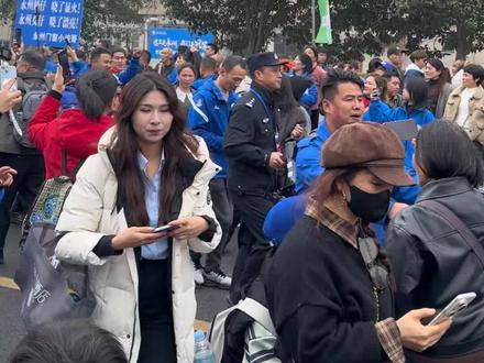 3月222永州队15000千球迷 出征镇江,请太保哥做好接待准备#现场直击 #湘超 #苏超#十三太保#镇江@永州观察 @江苏广播