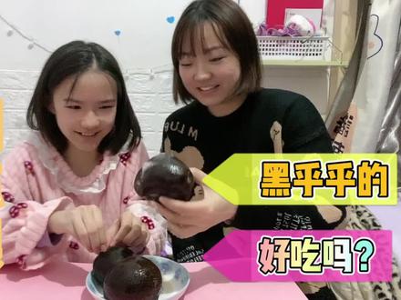 小娜子和妈妈自制冻梨,反复冰冻解冻直到变黑,黑乎乎的能吃吗? #日常vlog #吃货日常 #亲子互动 #冻梨