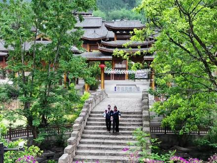 罗平布依族刺绣——巧手织锦绣,针线绘幸福!#刺绣 #在罗平遇见美好 #布依族 #罗平#2025年“z世代”澜湄短视频xiu创作大赛
