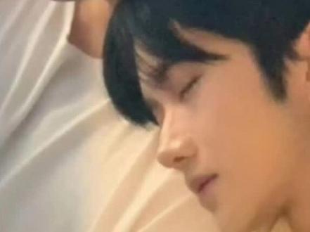 说好咯,你们之间,你们和我们之间,一定要相互陪伴,长长久久!拉勾勾~
#星邱 #黄星邱鼎杰