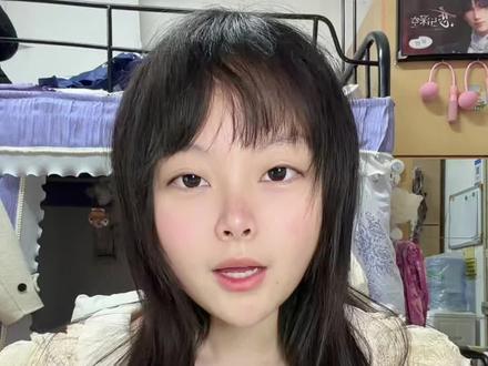 凝霜素雪突然变好看了! #狗哥鲸鱼鞋垫 #凝霜素雪 #抽象 #一滴泪 #容貌焦虑