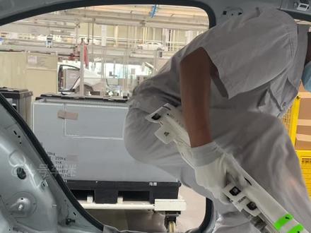 侧气帘长什么样?99%的人都没见过它是怎么安装的!#星巢玩车人 #一汽大众 #芯片