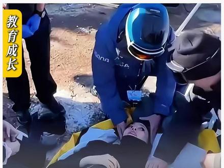 与死神擦肩的5分钟!谷爱凌曾摔出脑出血、事后还发生过癫痫,而类似的伤病一直伴随着她的职业生涯,有一次甚至一度短暂性失忆!这次米兰冬奥会,谷爱凌以0.38分之差获得银牌,但她依然会骄傲且开心的说 “银牌也是荣誉,因为我突破了自己”!#谷爱凌 #励志 #坚持 #极限运动 #奥运