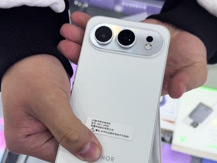 荣耀500 16+512揽月银,小哥快速拆机,深怕客户反悔,一顿操作猛如虎#荣耀500 #荣耀50 #荣耀500pro #荣耀